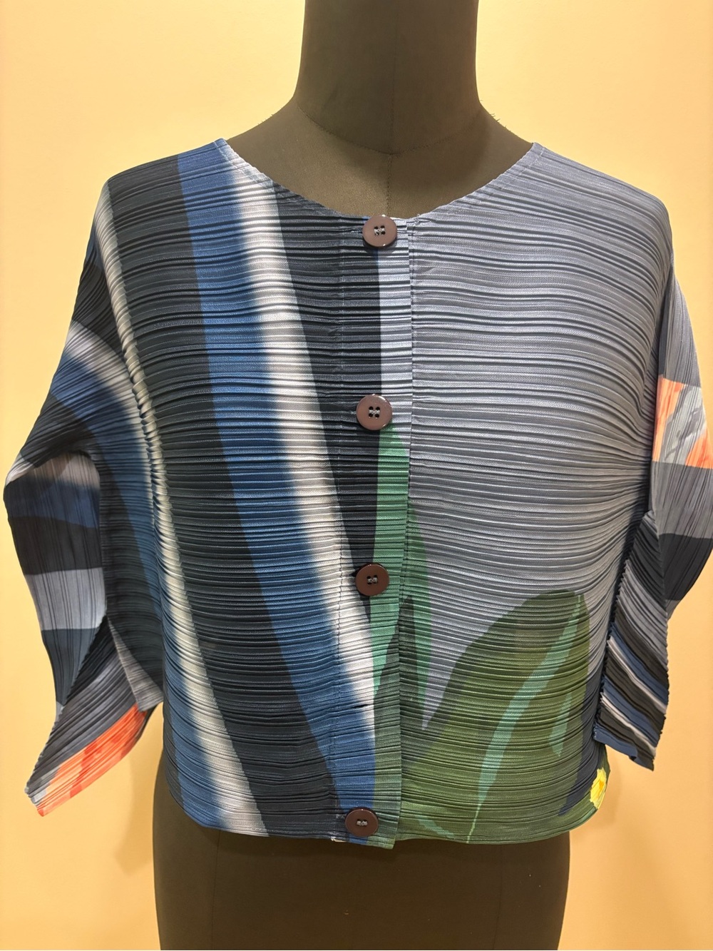 Made in Japan Brand new pleated Button-Front blouse